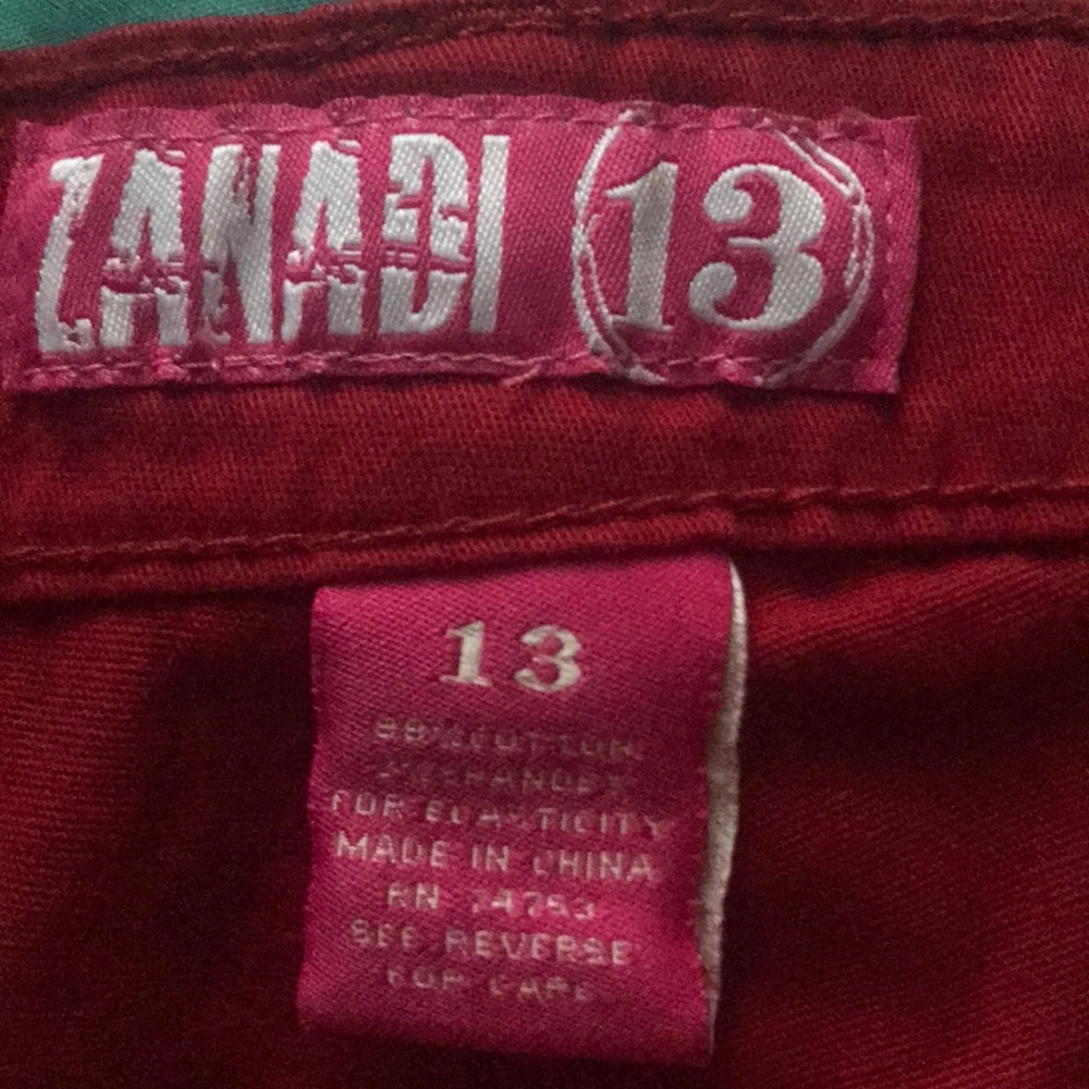 Red shorts - Picture 2 of 2